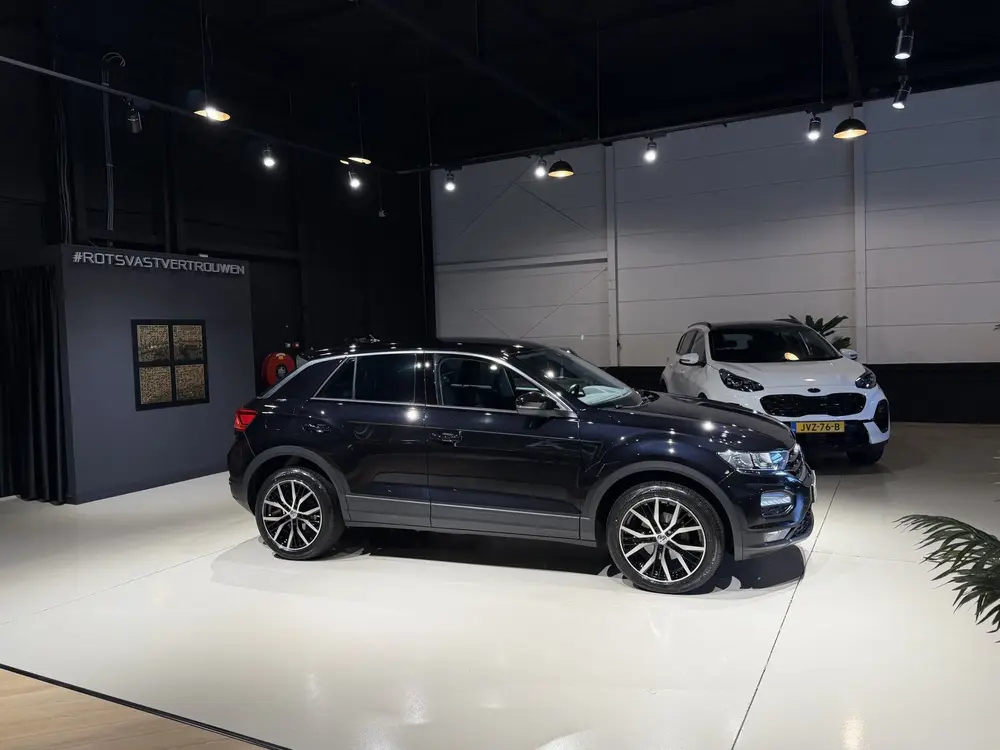 Volkswagen T-Roc 1.0 TSI Style Navi|Media|PDC|Lineast Zwart uit 2019, foto 11