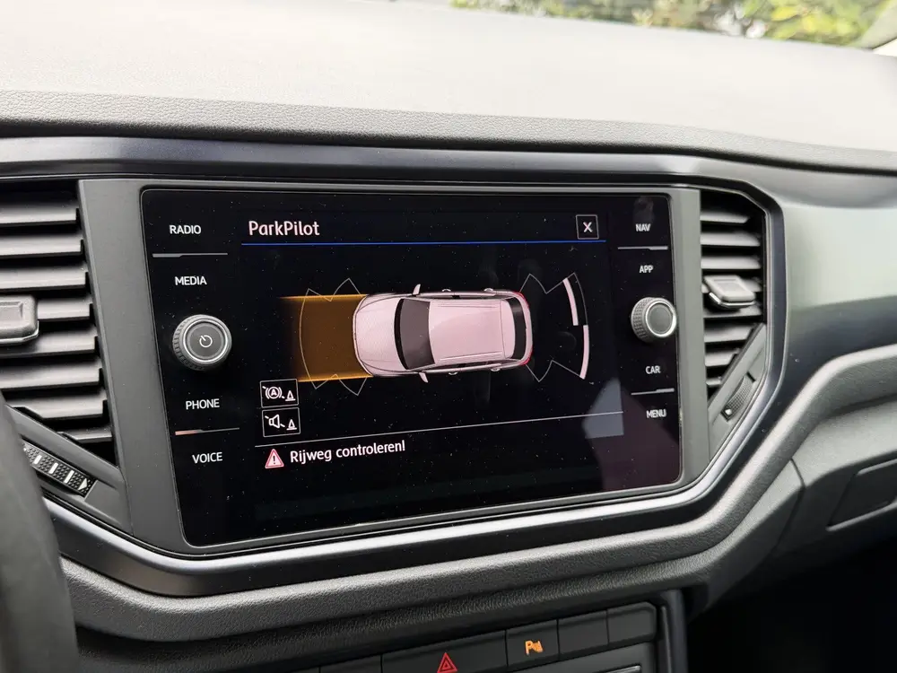Volkswagen T-Roc 1.0 TSI Style Navi|Media|PDC|Lineast Zwart uit 2019, foto 17