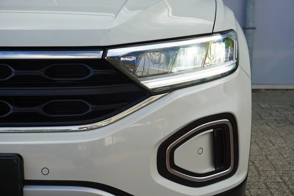 Volkswagen T-Roc 1.0 TSI 110pk Life | Navigatie | Applecarpl uit 2022, foto 10
