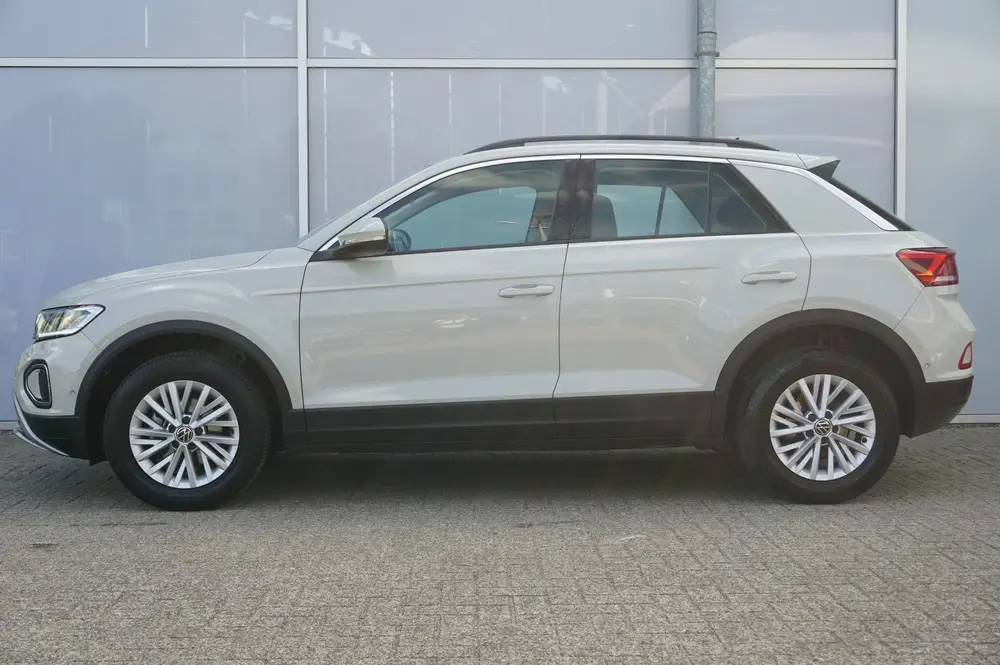 Volkswagen T-Roc 1.0 TSI 110pk Life | Navigatie | Applecarpl uit 2022, foto 16