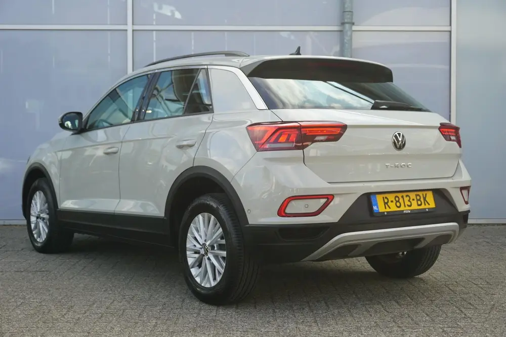 Volkswagen T-Roc 1.0 TSI 110pk Life | Navigatie | Applecarpl uit 2022, foto 17