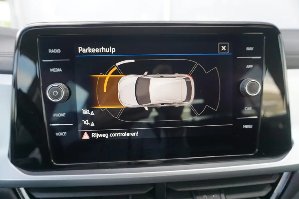 Volkswagen T-Roc 1.0 TSI 110pk Life | Navigatie | Applecarpl uit 2022, foto 20