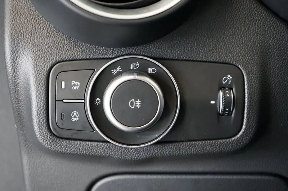 Alfa Romeo Stelvio 2.0 T AWD Veloce Lederen interieur delen uit 2021, foto 14