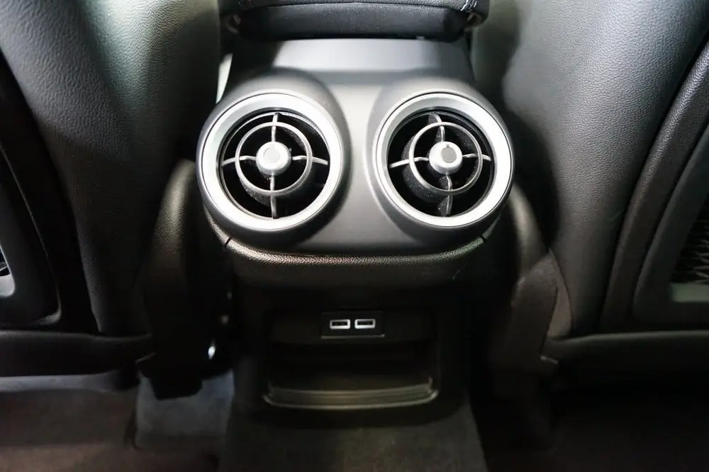 Alfa Romeo Stelvio 2.0 T AWD Veloce Lederen interieur delen uit 2021, foto 18