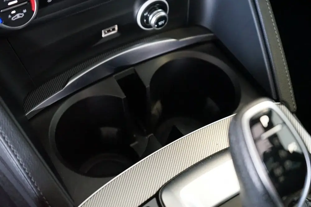Alfa Romeo Stelvio 2.0 T AWD Veloce Lederen interieur delen uit 2021, foto 19
