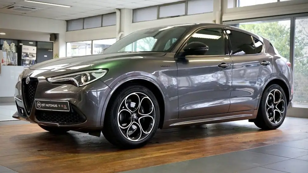 Alfa Romeo Stelvio 2.0 T AWD Veloce Lederen interieur delen uit 2021, foto 3