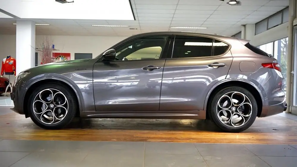 Alfa Romeo Stelvio 2.0 T AWD Veloce Lederen interieur delen uit 2021, foto 4