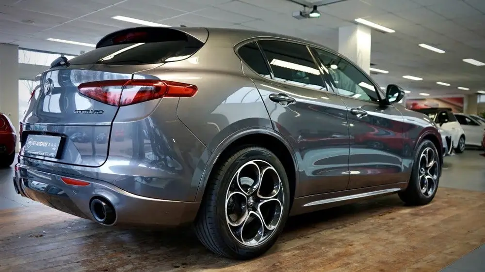 Alfa Romeo Stelvio 2.0 T AWD Veloce Lederen interieur delen uit 2021, foto 7