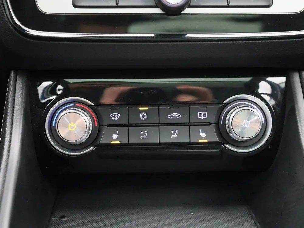 MG ZS EV Luxury 45 kWh | Panoramadak | Stoelverwarming | Led uit 2021, foto 19