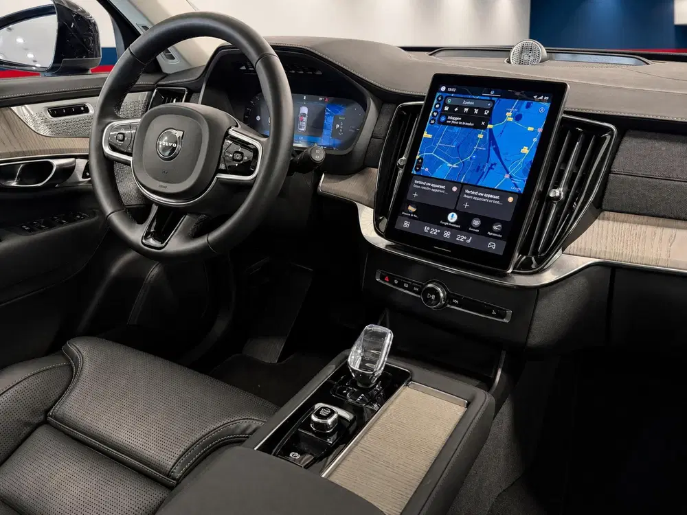 Volvo XC90 2.0 T8 Plug-in hybrid AWD Ultra Dark uit 2025, foto 3