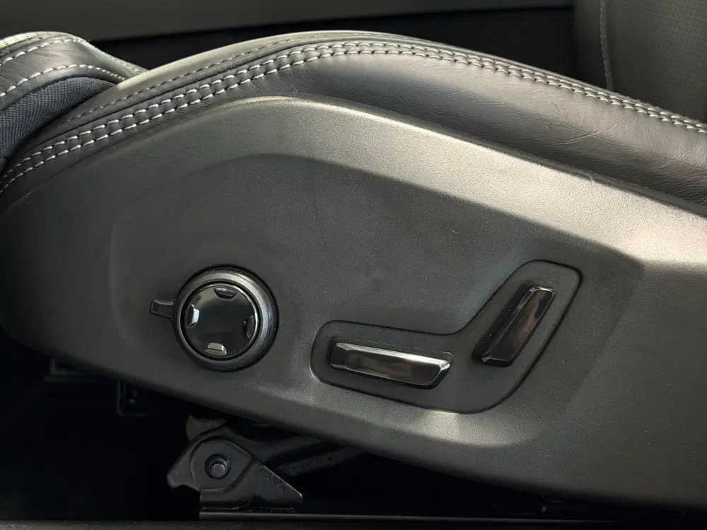 Volvo XC90 2.0 T8 Plug-in hybrid AWD Ultra Dark uit 2025, foto 9