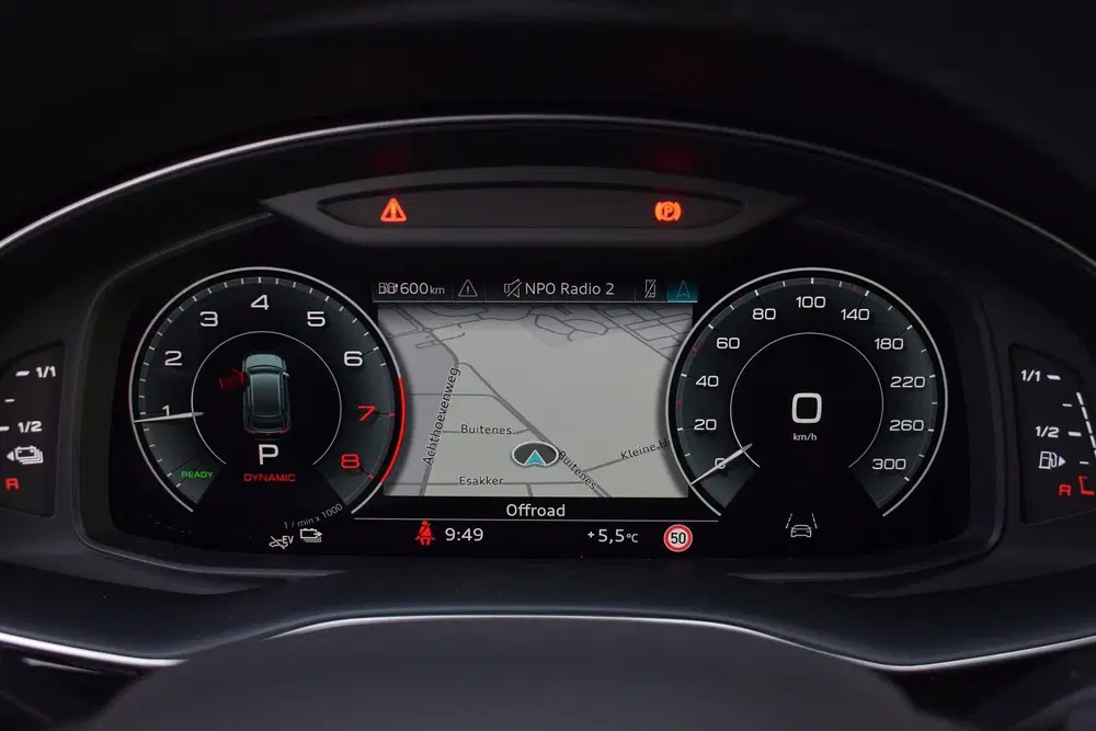 Audi Q8 55 TFSI e Quattro uit 2021, foto 12