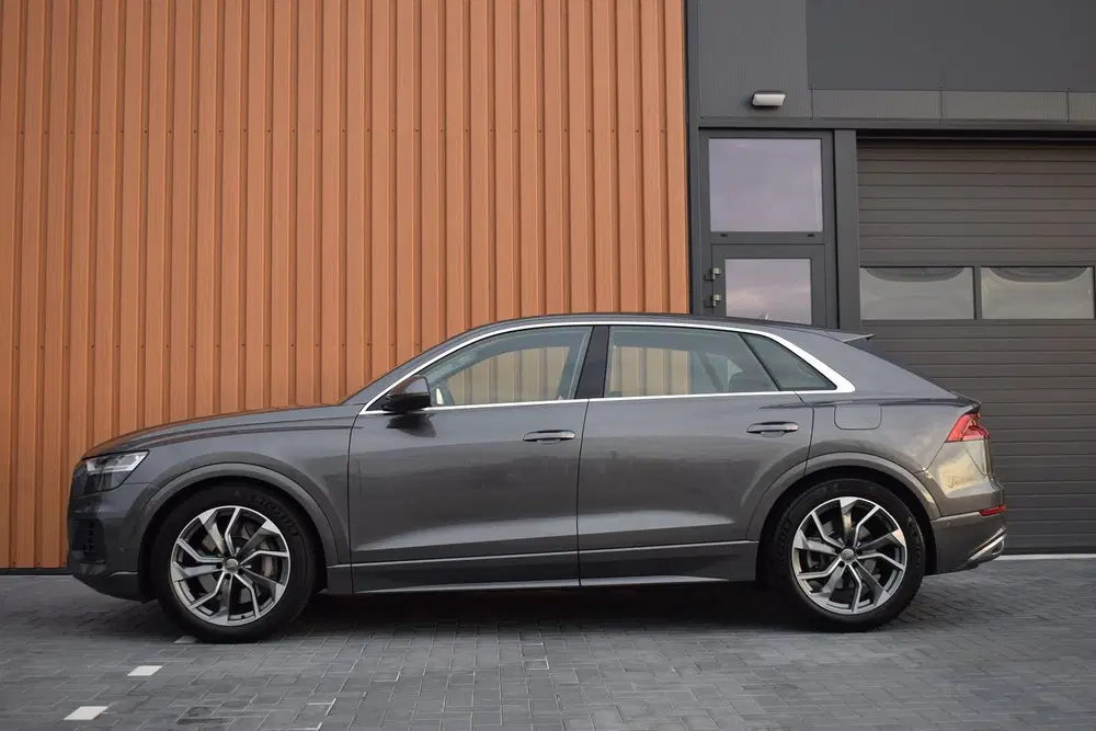 Audi Q8 55 TFSI e Quattro uit 2021, foto 3