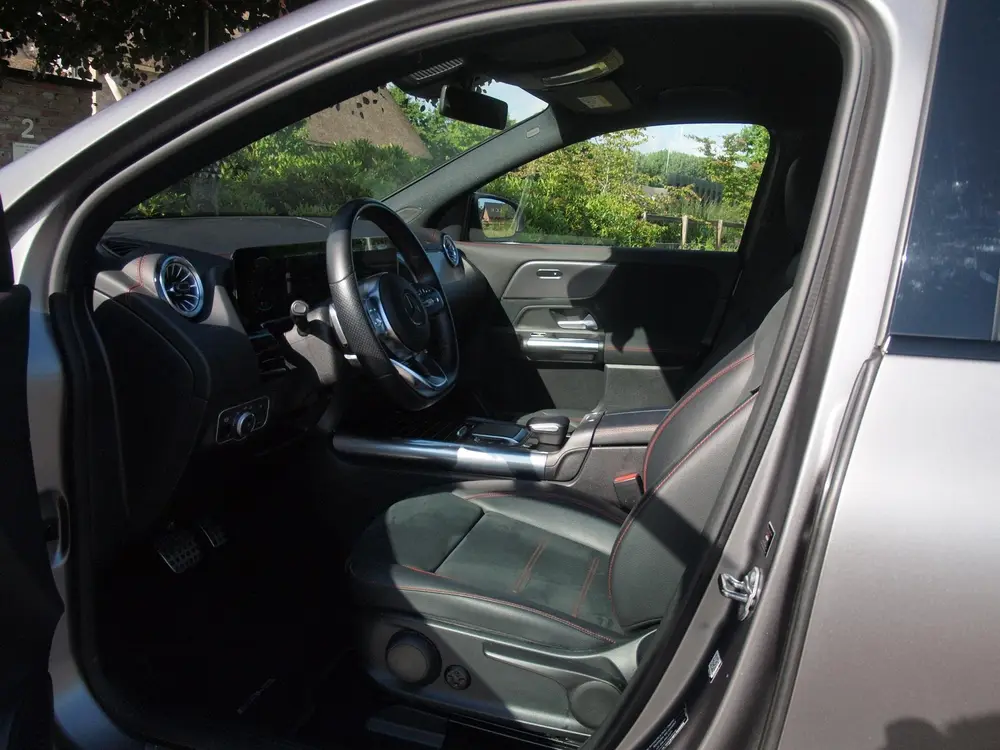 Mercedes-Benz EQA 250 Business Solution AMG 67 kWh uit 2022, foto 3