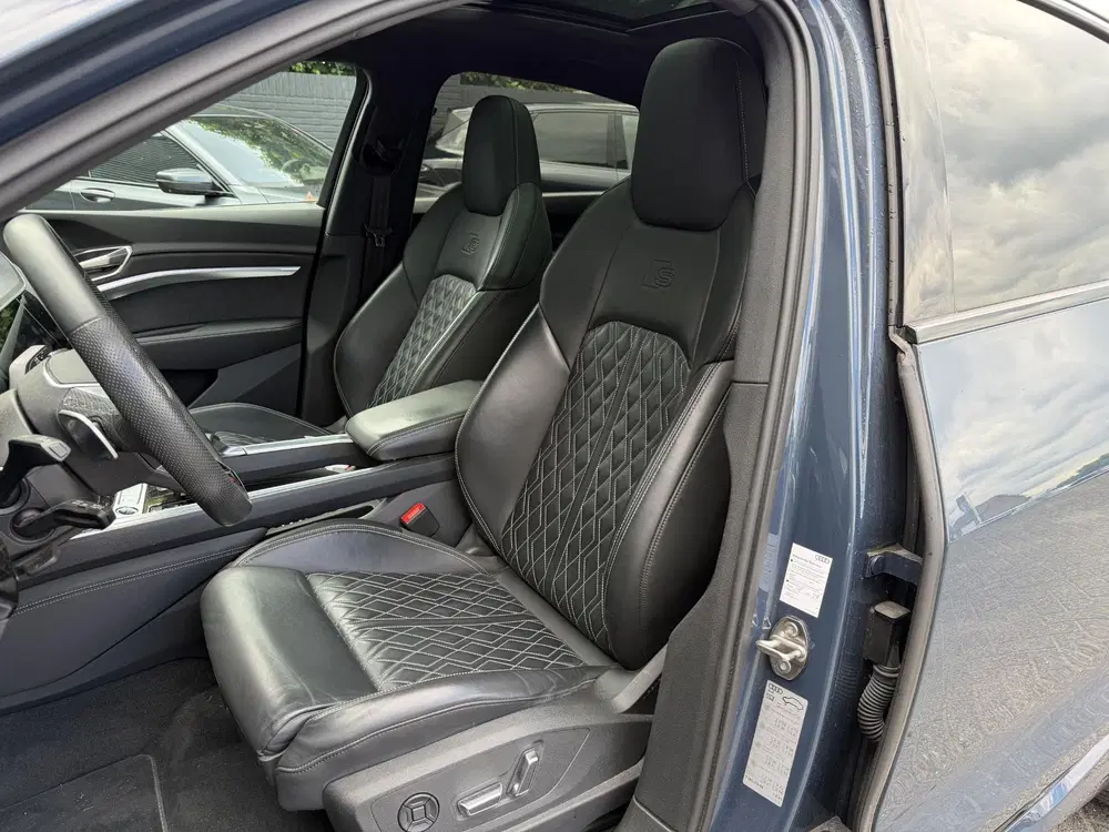 Audi Q8 55 quattro S Edition Competition 11 uit 2023, foto 14