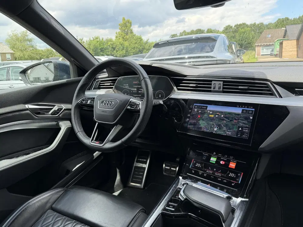 Audi Q8 55 quattro S Edition Competition 11 uit 2023, foto 3