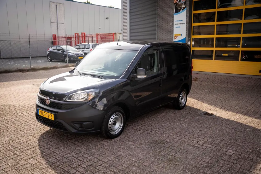 Fiat Doblo Doblò Cargo 1.6 MJ L1H1 S Basis uit 2021, foto 2