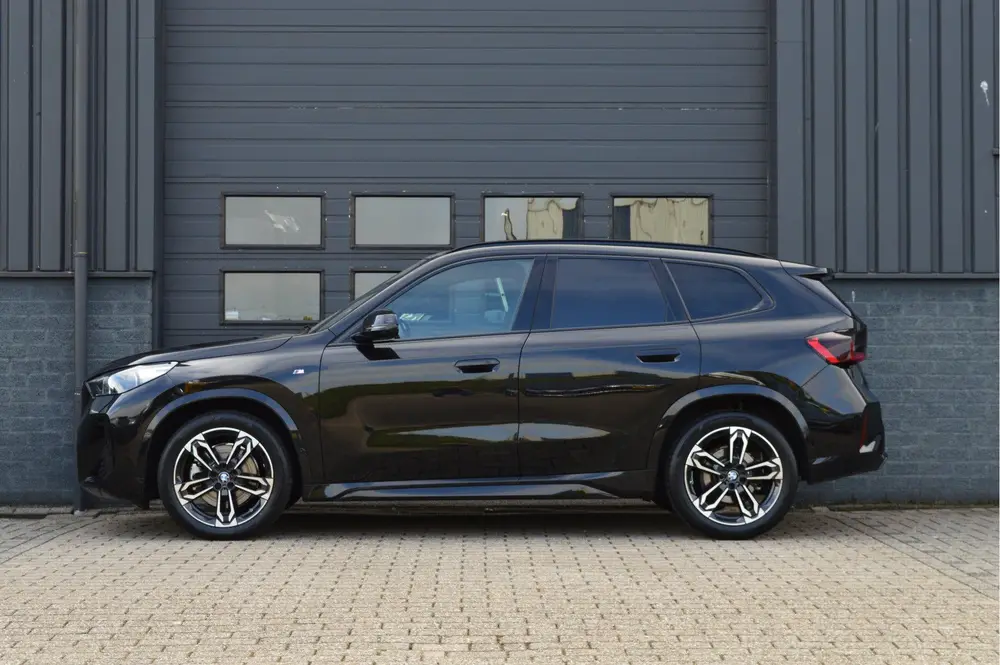 BMW X1 xDrive23i uit 2023, foto 3