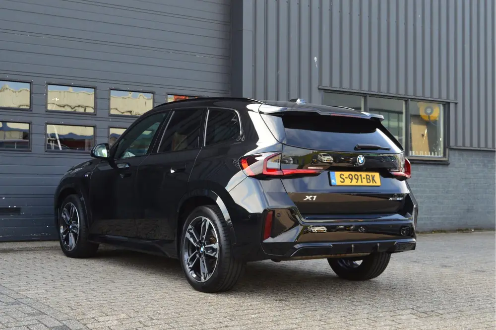 BMW X1 xDrive23i uit 2023, foto 4