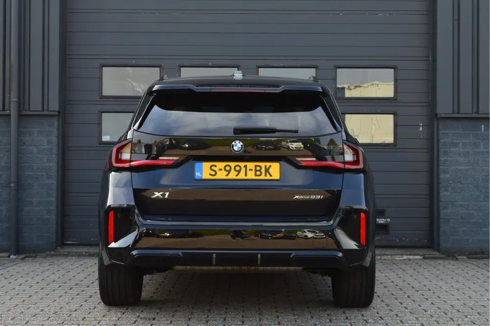 BMW X1 xDrive23i uit 2023, foto 6