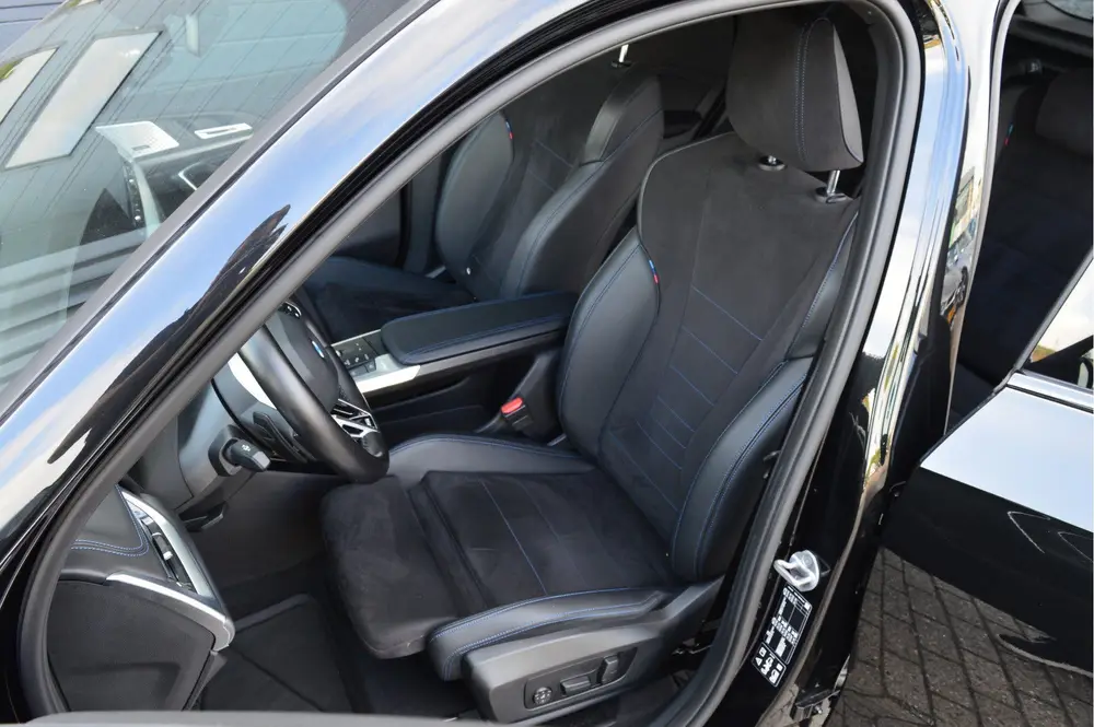 BMW X1 xDrive23i uit 2023, foto 9