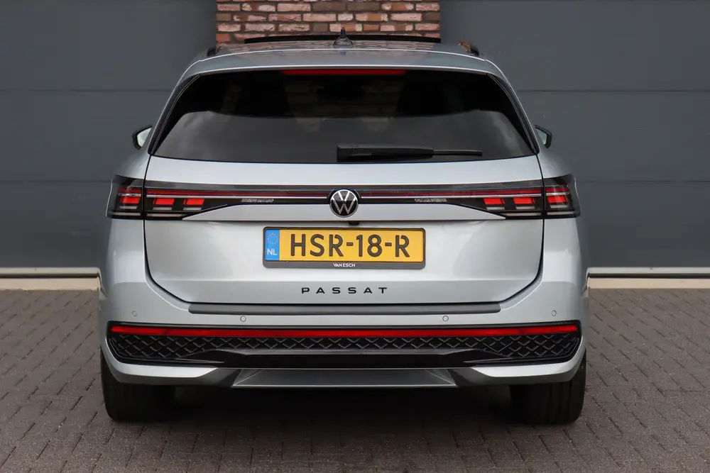Volkswagen Passat Variant 1.5 eHybrid R-Line Edition | ACC | uit 2024, foto 15