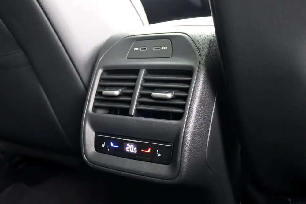 Volkswagen Passat Variant 1.5 eHybrid R-Line Edition | ACC | uit 2024, foto 20