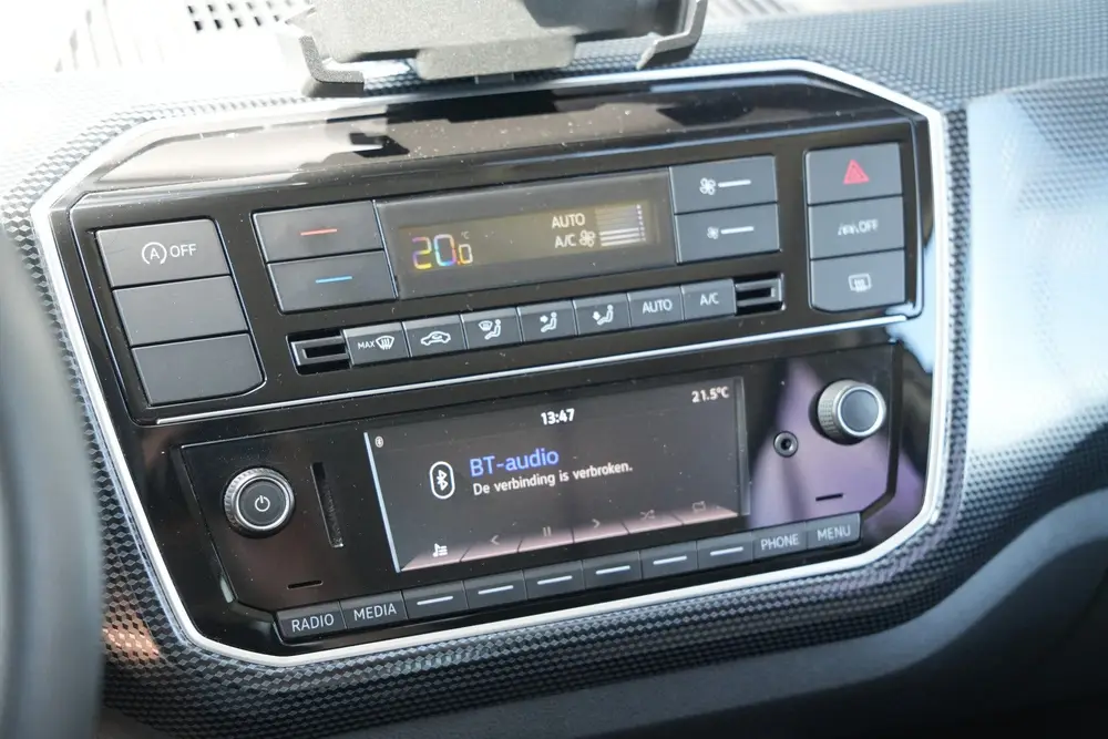 Volkswagen Up! 1.0 - Cruise - Camera - PDC - Bluetooth - DAB uit 2022, foto 15
