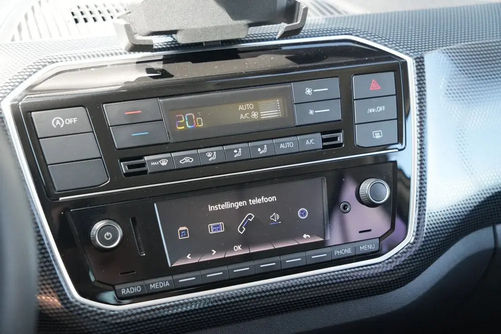 Volkswagen Up! 1.0 - Cruise - Camera - PDC - Bluetooth - DAB uit 2022, foto 16