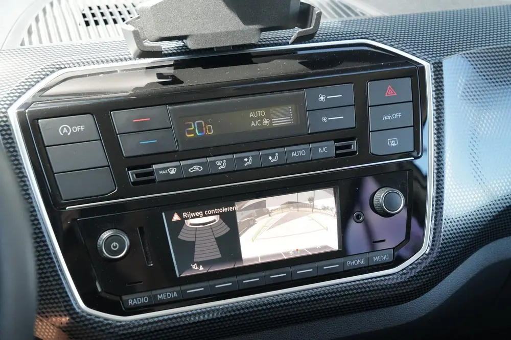 Volkswagen Up! 1.0 - Cruise - Camera - PDC - Bluetooth - DAB uit 2022, foto 17