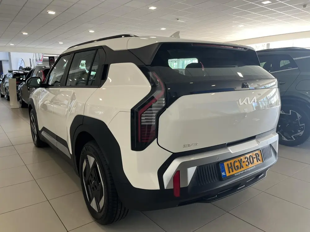 Kia EV3 Air 58.3 kWh DIRECT RIJDEN DEMO VOORDEEL 1 uit 2025, foto 3