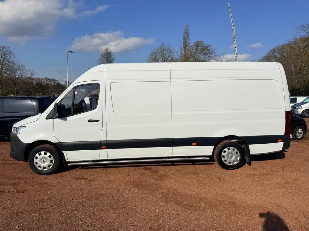Mercedes-Benz Sprinter 317 CDI L3H2 Lichte Dakschade uit 2022, foto 2