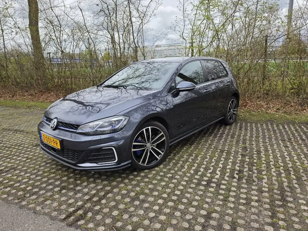Volkswagen Golf 7.5 GTE 204pk DSG 2020 Blauw uit 2020