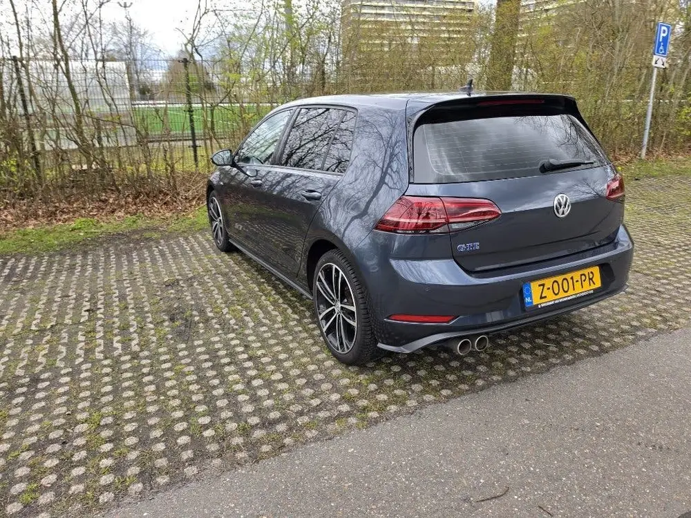 Volkswagen Golf 7.5 GTE 204pk DSG 2020 Blauw uit 2020, foto 3