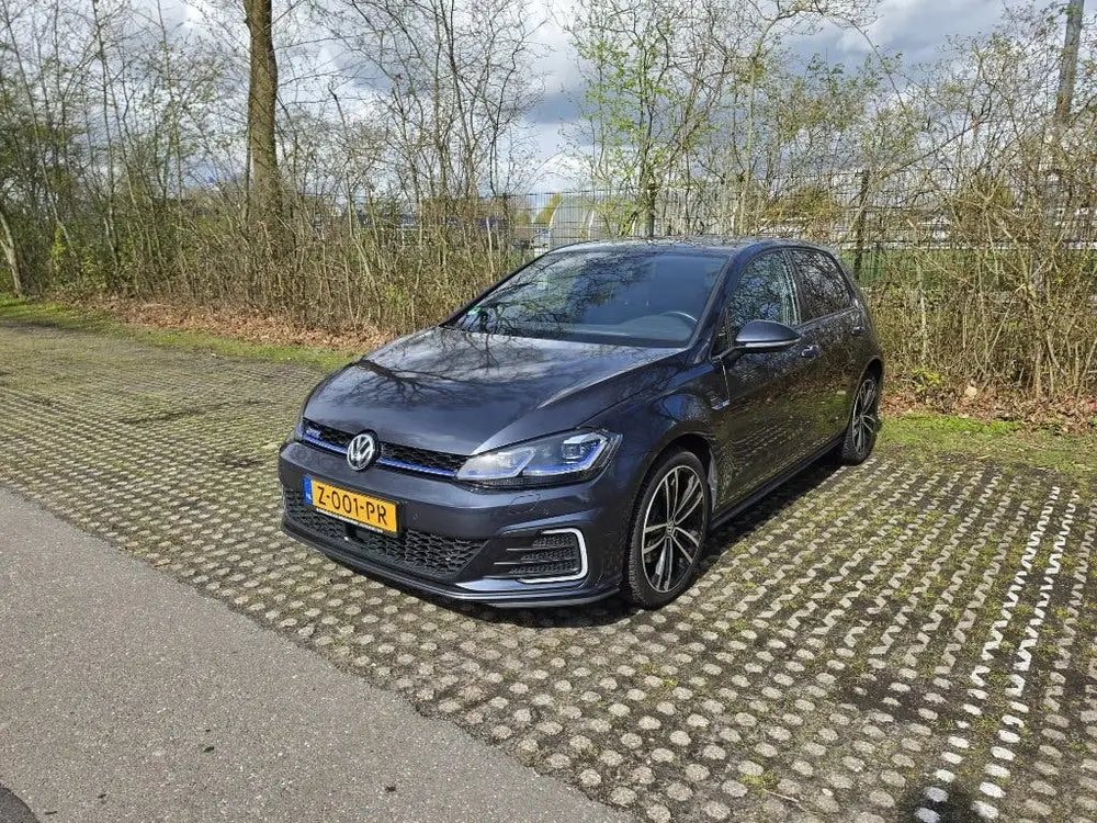 Volkswagen Golf 7.5 GTE 204pk DSG 2020 Blauw uit 2020, foto 4