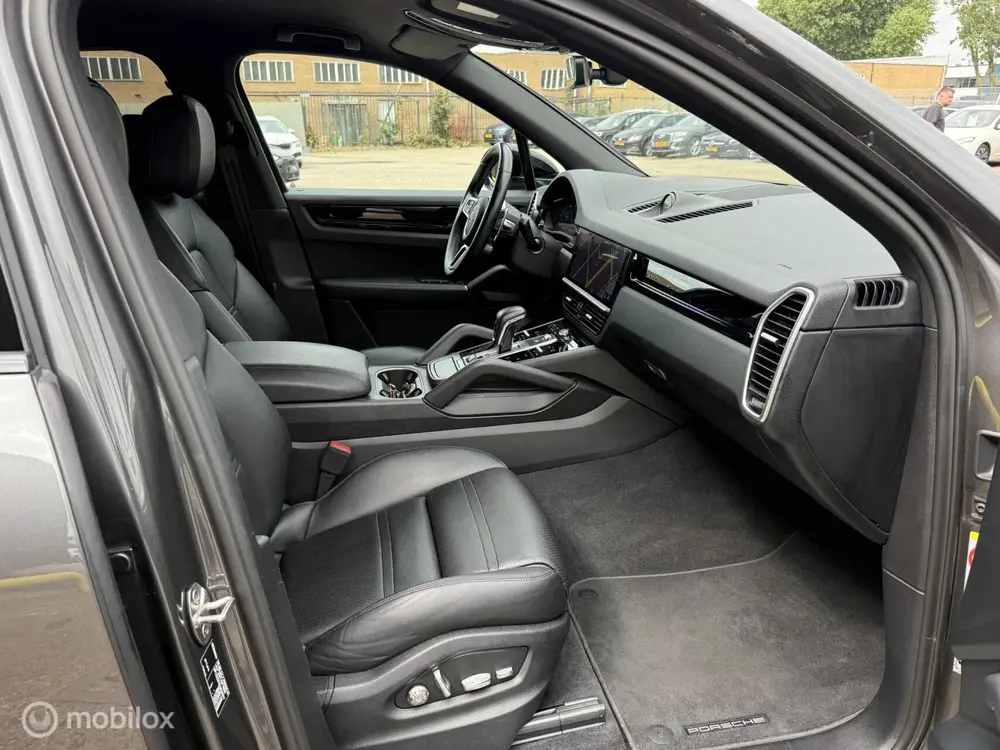 Porsche Cayenne 3.0 E-Hybrid SPORT DESIGN uit 2020, foto 14