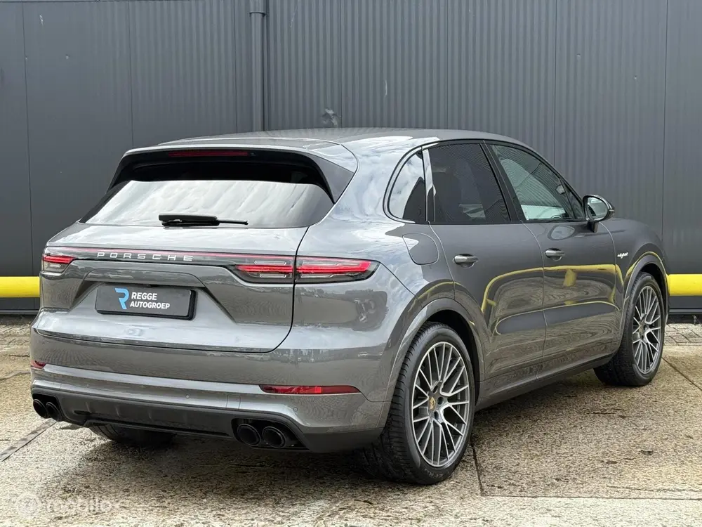 Porsche Cayenne 3.0 E-Hybrid SPORT DESIGN uit 2020, foto 3