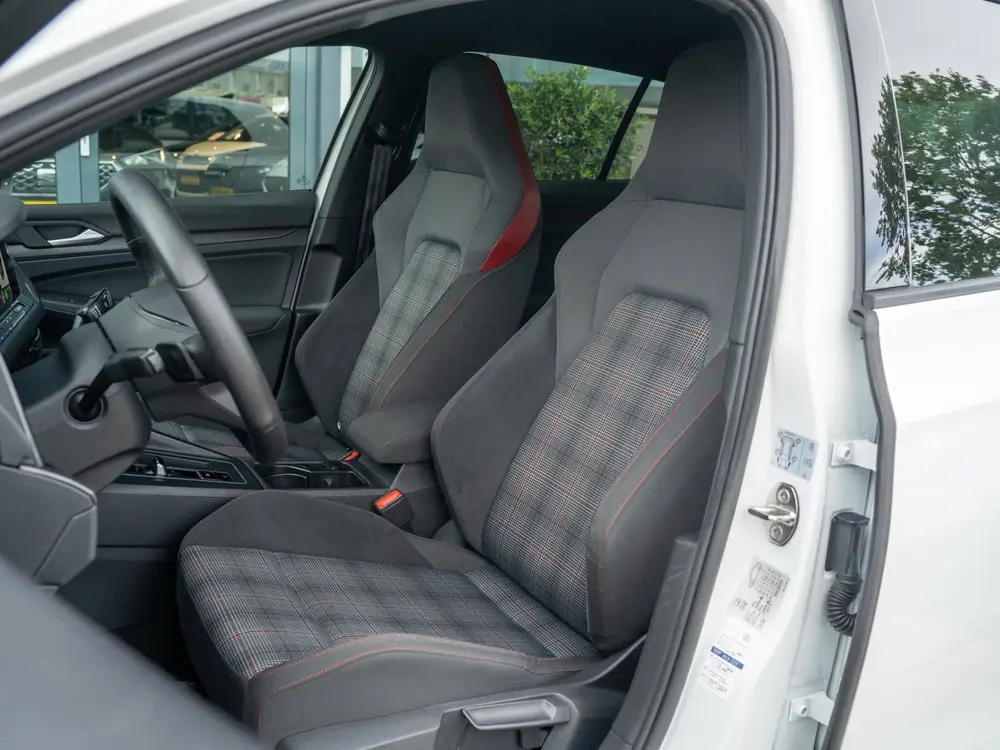 Volkswagen GOLF GTI 2.0 TSI 245pk| Ambiance | IQ | Stoelverw uit 2022, foto 8