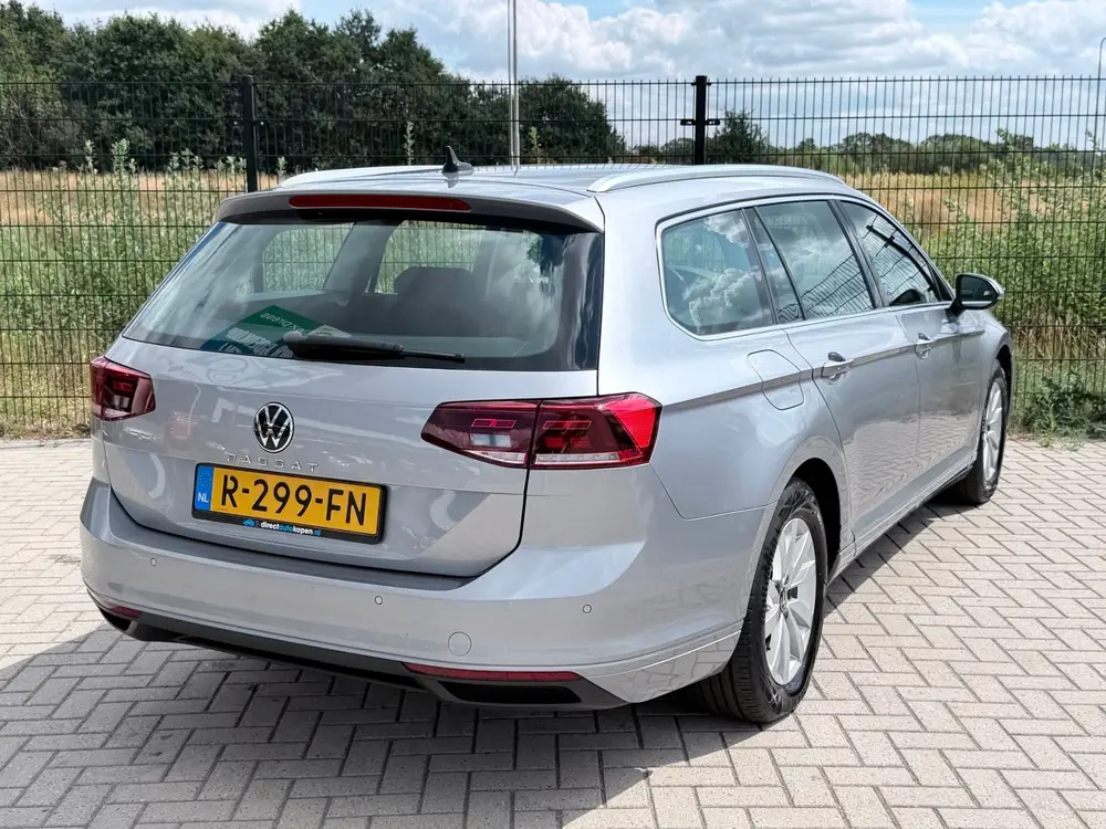 Volkswagen Passat Variant 1.5 TSI Business | Carplay | PDC | uit 2022, foto 2