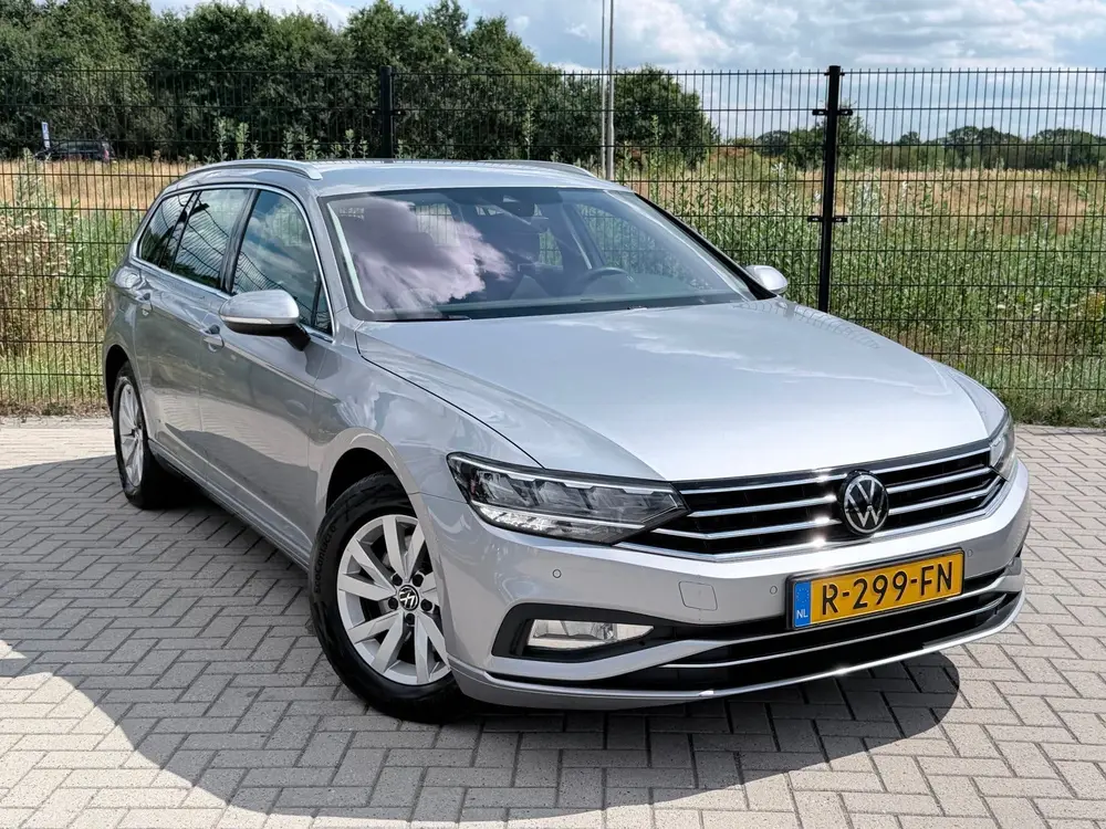 Volkswagen Passat Variant 1.5 TSI Business | Carplay | PDC | uit 2022, foto 4