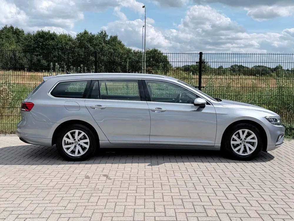 Volkswagen Passat Variant 1.5 TSI Business | Carplay | PDC | uit 2022, foto 6