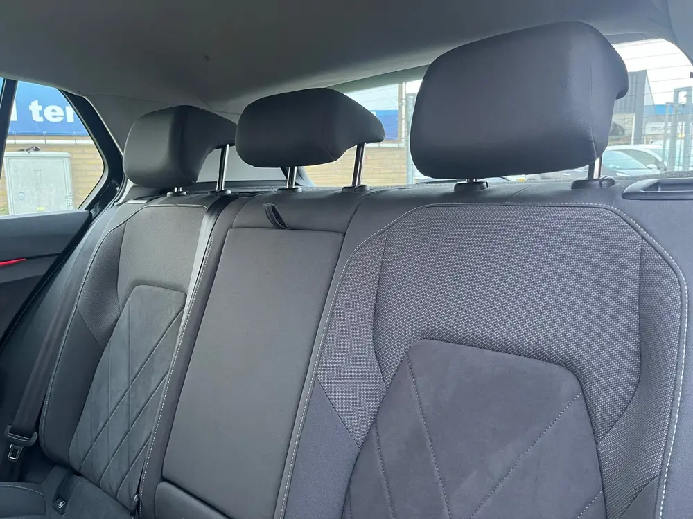 Volkswagen GOLF 8 eHybrid KeyLess|Alcantara|NAP CarPass! uit 2024, foto 12