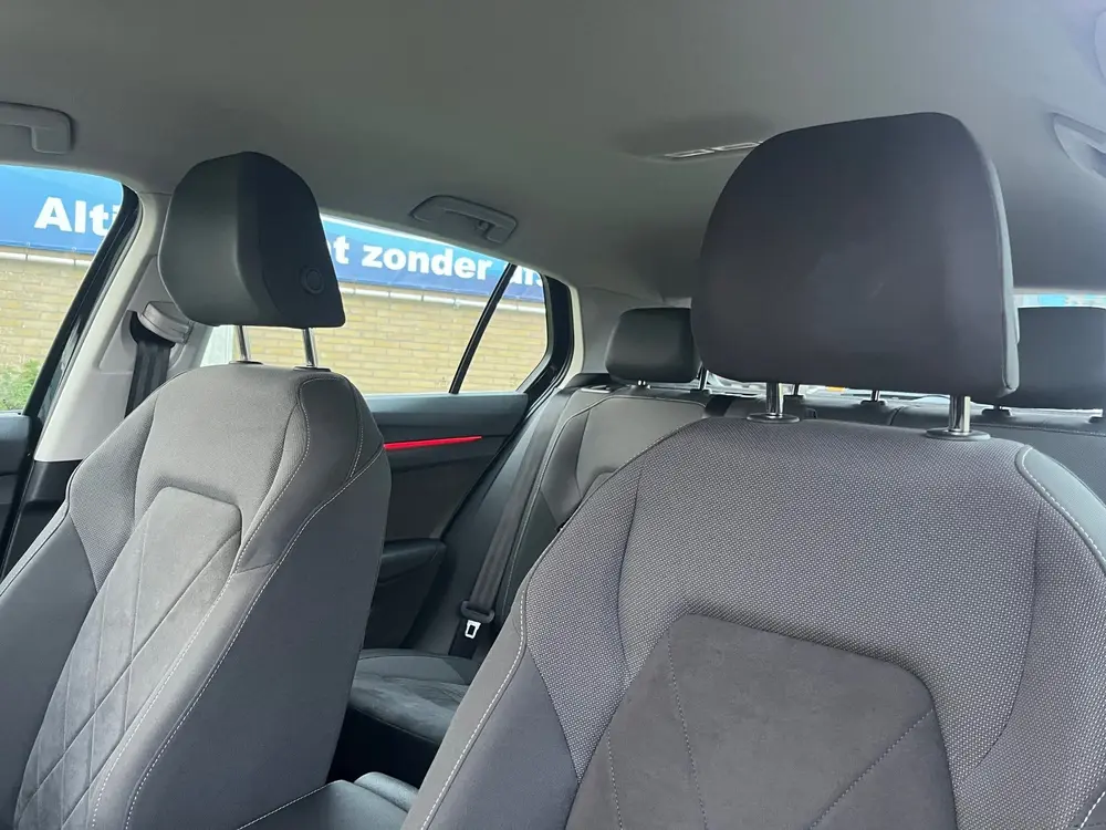 Volkswagen GOLF 8 eHybrid KeyLess|Alcantara|NAP CarPass! uit 2024, foto 9