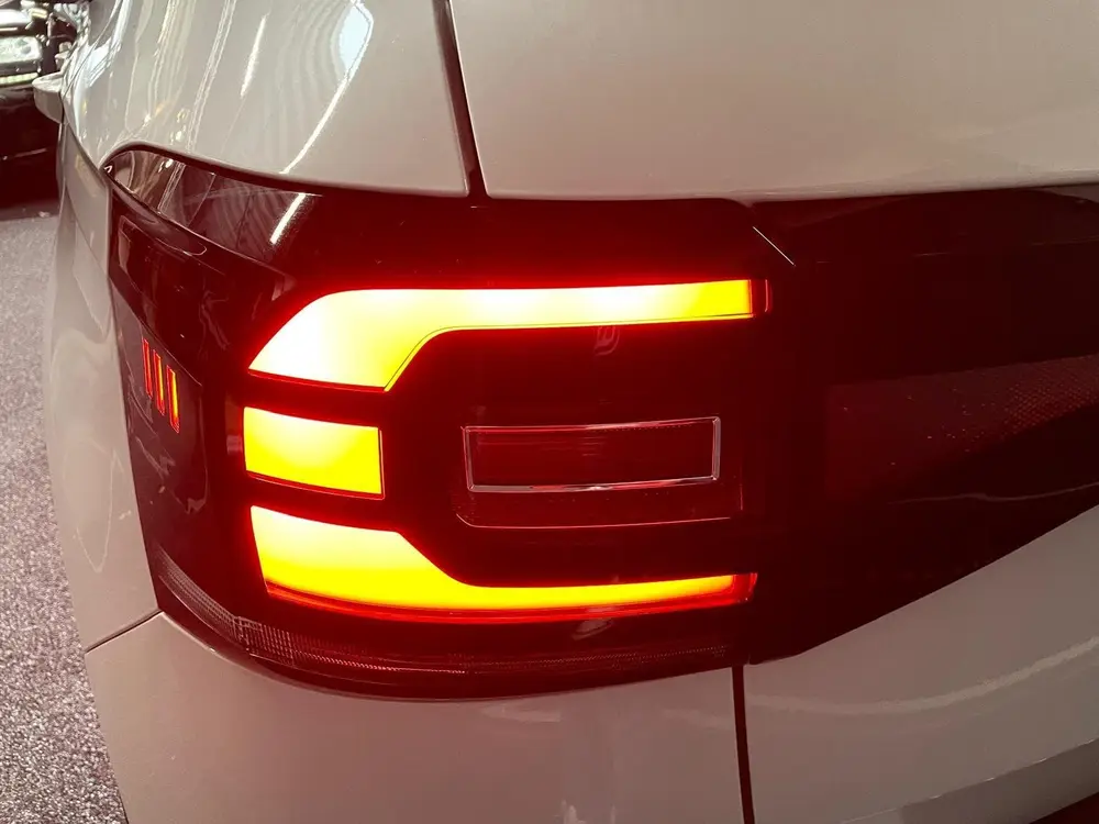 Volkswagen T-Cross Style NAVI 150 PK 18"" uit 2020, foto 14