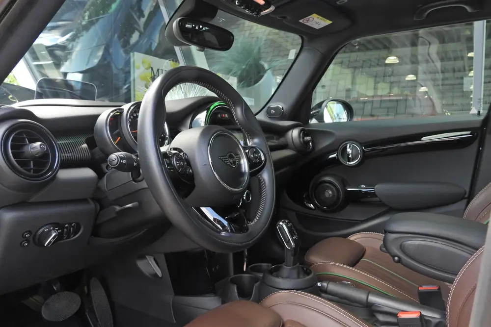 Mini Hatchback Cooper Automaat uit 2019, foto 14
