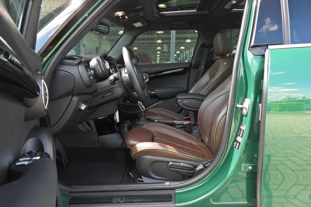 Mini Hatchback Cooper Automaat uit 2019, foto 18