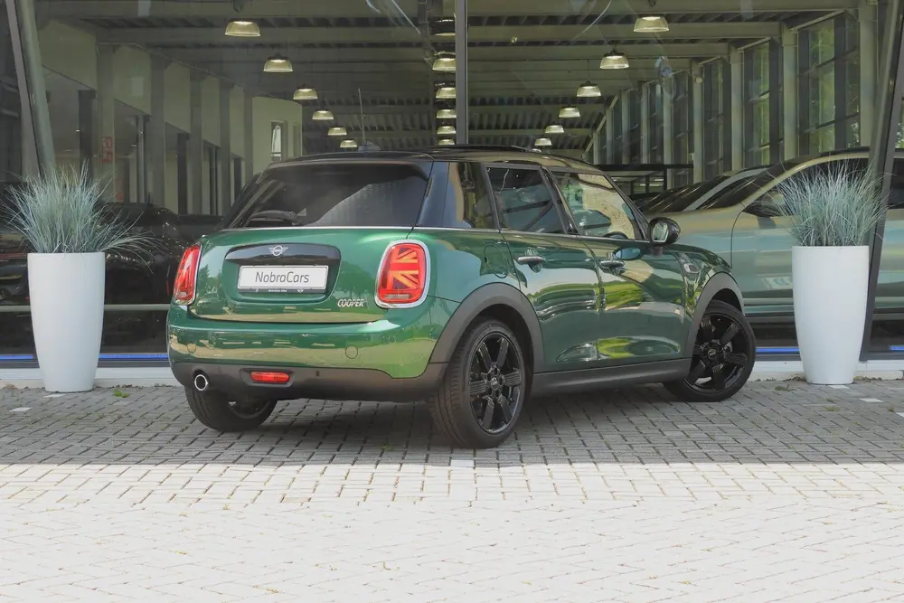 Mini Hatchback Cooper Automaat uit 2019, foto 4