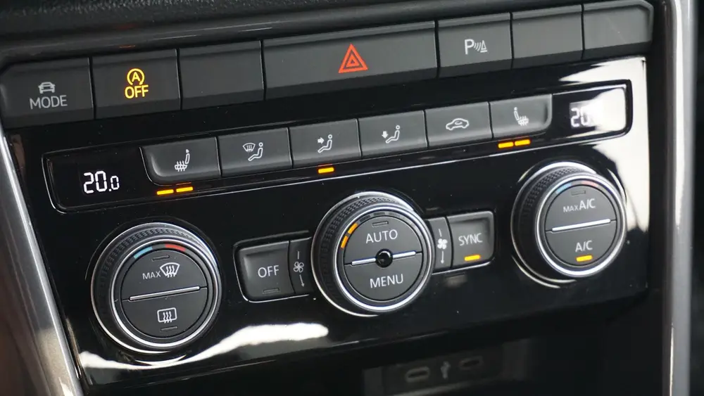 Volkswagen T-Roc 1.5 TSI 150pk DSG Sport Clima Keyless DAB V uit 2022, foto 17