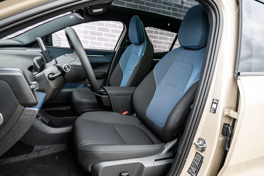 Volvo EX30 P5 Long Range Plus Europa 69 kWh uit 2026, foto 8