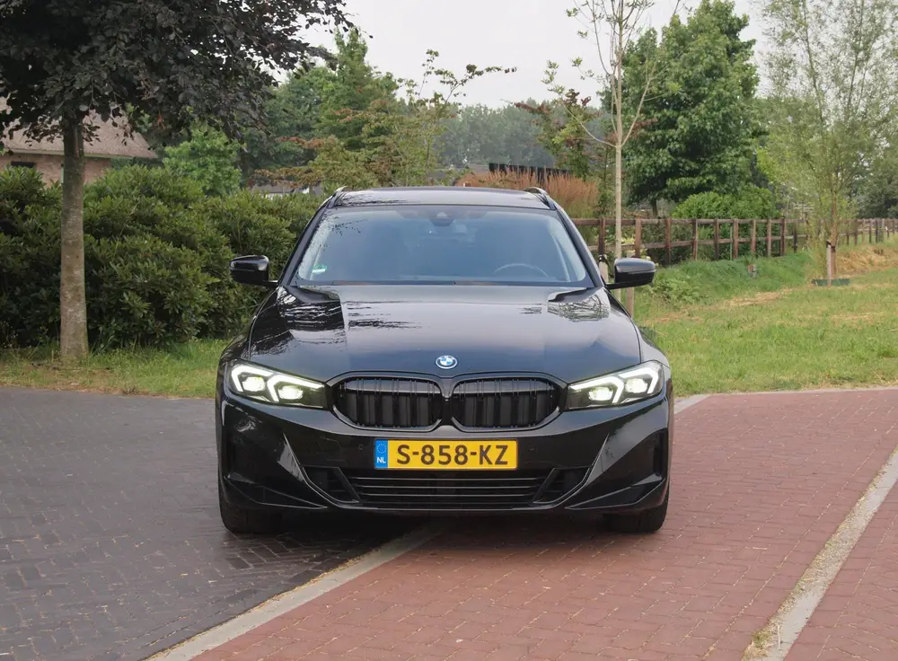 BMW 3-serie 320e uit 2023, foto 5